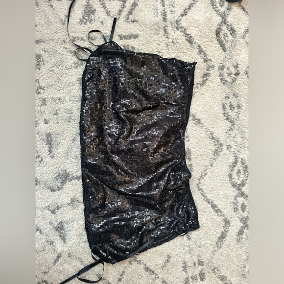 Fredrick’s of Hollywood black sequin skirt - Picture 6 of 8